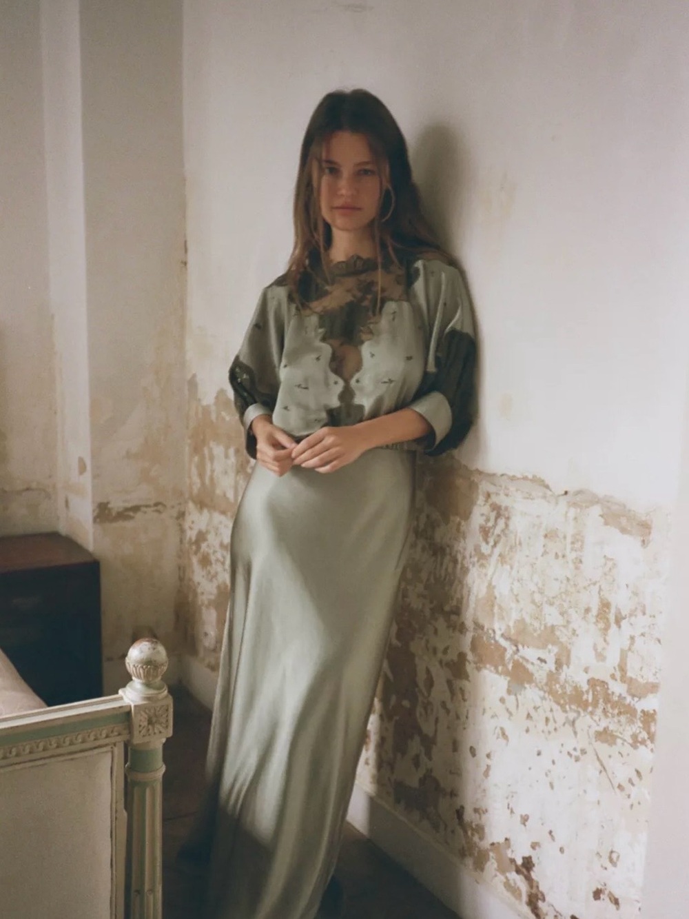 SATIN LACE DRESS in GRAY GREEN